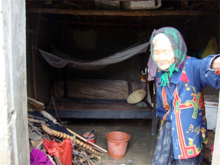 Báo Dân trí chung sức cứu trợ người dân vùng lũ Quảng Bình - 3 Báo Dân trí chung sức cứu trợ người dân vùng lũ Quảng Bình - 3