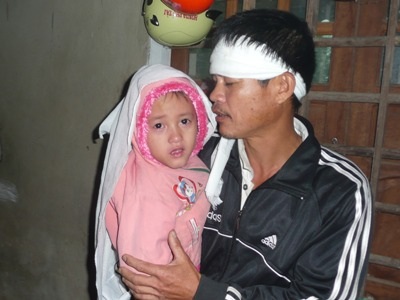 Tang thương cô giáo vượt lũ dữ cứu trường - 2