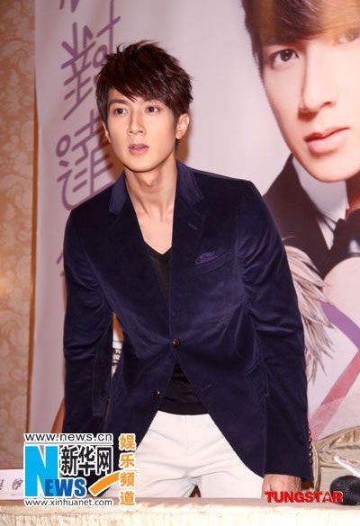 Ngô Tôn - Goo Hye Sun thân mật trước báo giới - 3