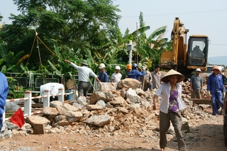 Cận cảnh cứu nạn đường sắt Bắc Nam - 1