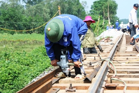 Cận cảnh cứu nạn đường sắt Bắc Nam - 5