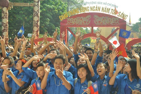 Ngày thứ 8 Đại Lễ - Tôn vinh tuổi trẻ Việt Nam - 2 Ngày thứ 8 Đại Lễ - Tôn vinh tuổi trẻ Việt Nam - 2