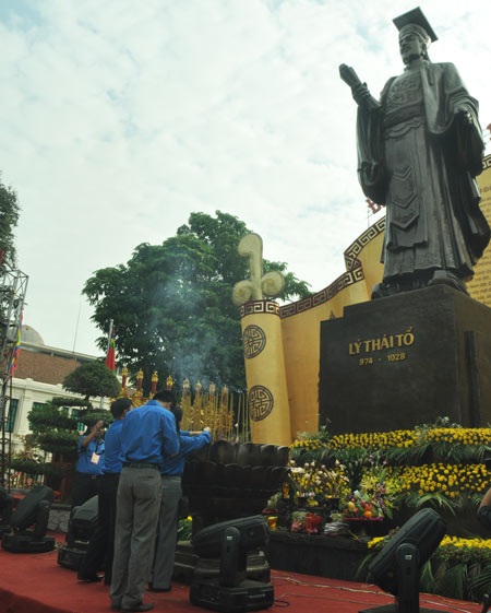 Ngày thứ 8 Đại Lễ - Tôn vinh tuổi trẻ Việt Nam - 1 Ngày thứ 8 Đại Lễ - Tôn vinh tuổi trẻ Việt Nam - 1