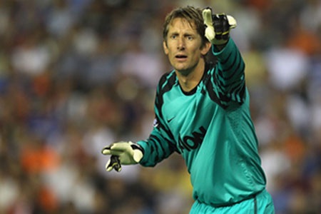 Van der Sar phủ nhận tin đồn “treo găng” vào cuối mùa giải - 1 Van der Sar phủ nhận tin đồn “treo găng” vào cuối mùa giải - 1