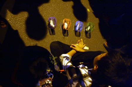 Cận cảnh dòng người đổ về hồ Gươm đêm trước Đại lễ - 12 Cận cảnh dòng người đổ về hồ Gươm đêm trước Đại lễ - 12