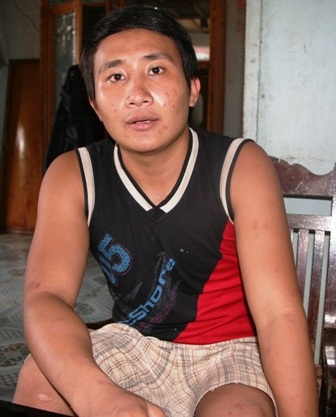 Chèo thuyền cứu hơn 350 người trong đêm lũ  - 3