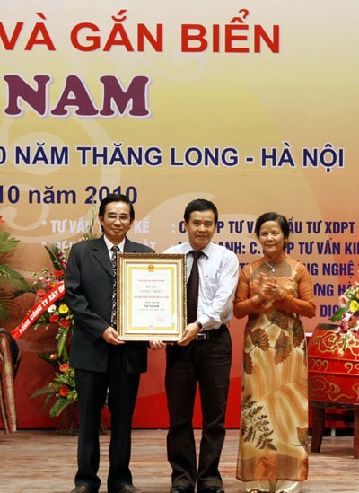 Khánh thành, gắn biển nghìn năm công trình Rạp Đại Nam - 1