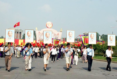 Thành danh ở xứ người từ “hai bàn tay trắng” - 3 Thành danh ở xứ người từ “hai bàn tay trắng” - 3