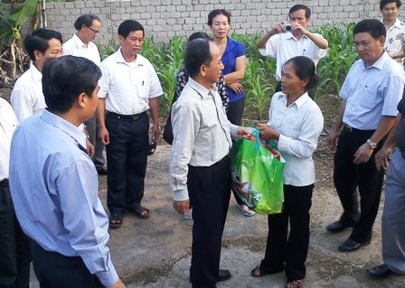 Thành phố Hồ Chí Minh tặng 1 tỷ đồng cho Nghệ An khắc phục lũ lụt  - 1