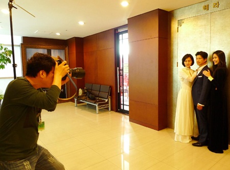 “Cánh đồng bất tận” xuất hiện trên báo chí Hàn Quốc - 4