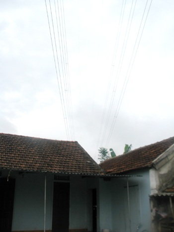 Hoang mang nỗi lo cả làng nhiễm điện cao thế - 2