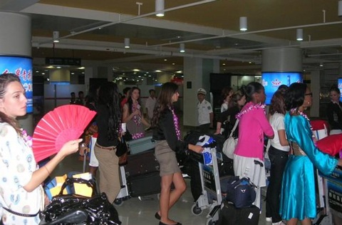 Người đẹp HHTG đã đến Tam Á - 1