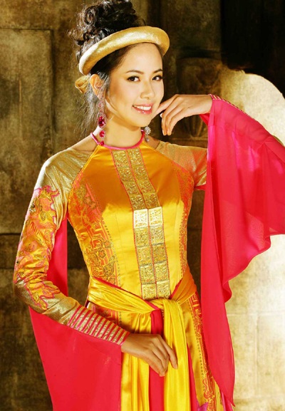 Ngắm trang phục dân tộc rất đẹp của Kiều Khanh - 5 Ngắm trang phục dân tộc rất đẹp của Kiều Khanh - 5