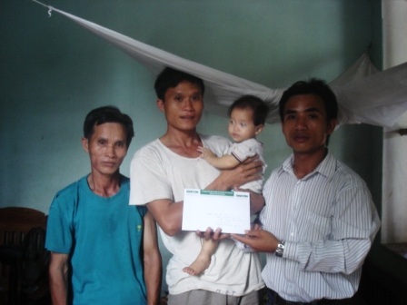 Quà nhân ái đến với em Hà Phương Thúy - 2