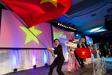 Sinh viên ĐH KTQD mang nét văn hóa thuần Việt đến Mỹ - 1 Sinh viên ĐH KTQD mang nét văn hóa thuần Việt đến Mỹ - 1