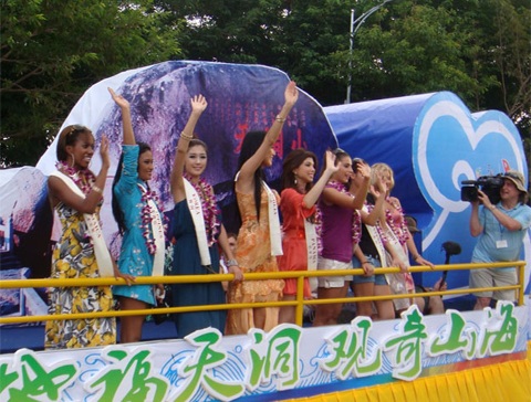 Hình ảnh mới của Kiều Khanh và người đẹp HHTG - 28