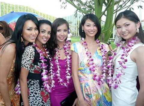 Hình ảnh mới của Kiều Khanh và người đẹp HHTG - 4