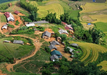 Những ngôi làng đẹp như mơ trên vùng núi Tây Bắc - 4 Những ngôi làng đẹp như mơ trên vùng núi Tây Bắc - 4