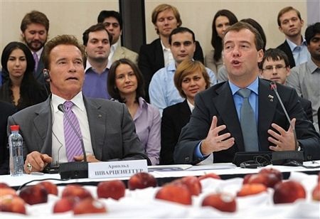 Tổng thống Nga làm tài xế cho “Thống đốc cơ bắp” - 9