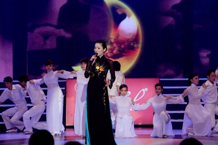 Mr Đàm đoạt giải Album Vàng tháng 10 - 7