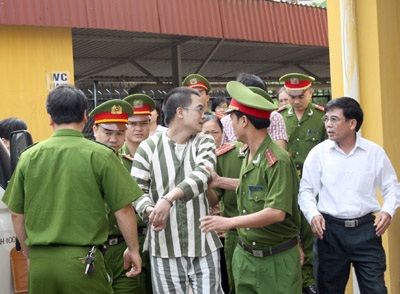 Hoãn phiên phúc thẩm vụ "xác chết không đầu" - 2 Hoãn phiên phúc thẩm vụ "xác chết không đầu" - 2