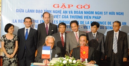 Thượng viện Pháp ủng hộ Nghệ An 15.000 Euro khắc phục thiên tai - 1