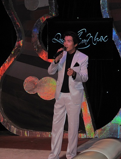 Ca sỹ Hồ Quang 8 bị công an “khám nhà” - 3