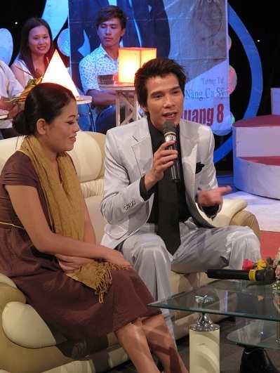 Ca sỹ Hồ Quang 8 bị công an “khám nhà” - 4