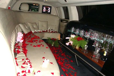 “Đốt tiền” thuê Limousine đón dâu - 1 “Đốt tiền” thuê Limousine đón dâu - 1