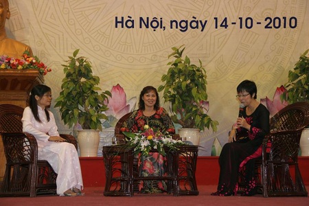 Tôn vinh 141 nữ GS, PGS được bổ nhiệm năm 2010 - 1