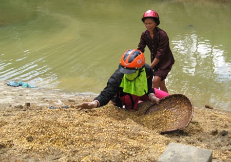 Rũ bùn đứng dậy với hai bàn tay trắng - 13 Rũ bùn đứng dậy với hai bàn tay trắng - 13