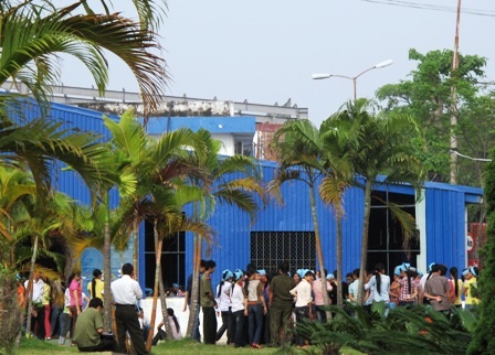Công nhân Công ty giày Sun Jade Việt Nam đình công - 1 Công nhân Công ty giày Sun Jade Việt Nam đình công - 1