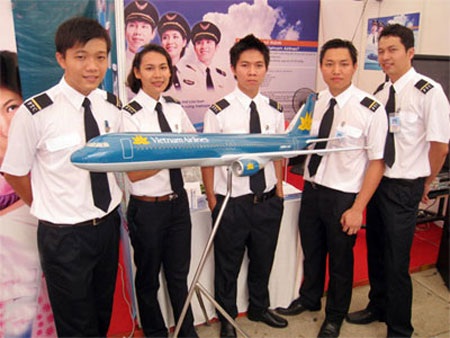 Vietnam Airlines sẽ khai thác 75% phi công người Việt - 1 Vietnam Airlines sẽ khai thác 75% phi công người Việt - 1