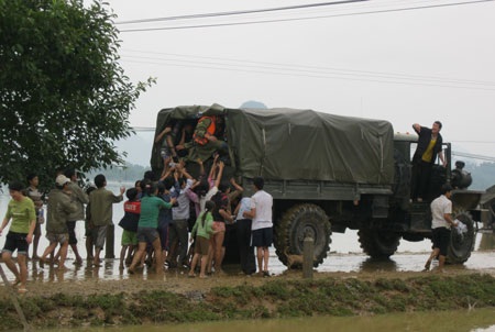 Quảng Bình đối mặt hiểm họa lũ kép - 1 Quảng Bình đối mặt hiểm họa lũ kép - 1