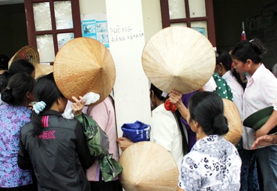 Dân trí và bạn đọc đến với người dân 5 xã gặp lũ tại Hà Tĩnh - 7