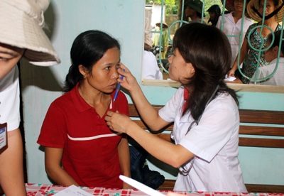 Dân trí và bạn đọc đến với người dân 5 xã gặp lũ tại Hà Tĩnh - 9