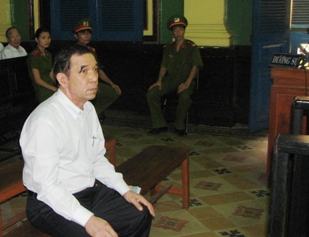 Huỳnh Ngọc Sĩ: “Tôi không nhận hối lộ” - 1 Huỳnh Ngọc Sĩ: “Tôi không nhận hối lộ” - 1