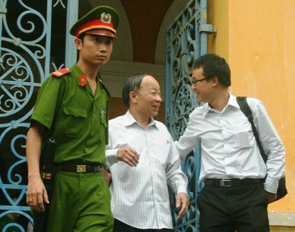 Huỳnh Ngọc Sĩ: “Tôi không nhận hối lộ” - 2 Huỳnh Ngọc Sĩ: “Tôi không nhận hối lộ” - 2