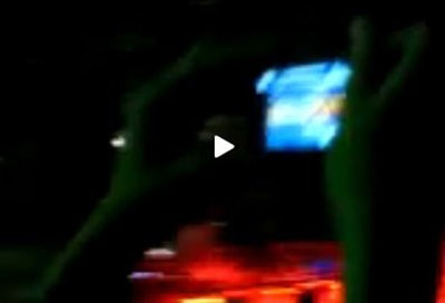 Làn sóng phản đối cô gái gây sốc ở hồ Gươm - 2