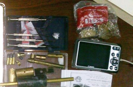 Phát hiện một sinh viên chế tạo súng bút - 3