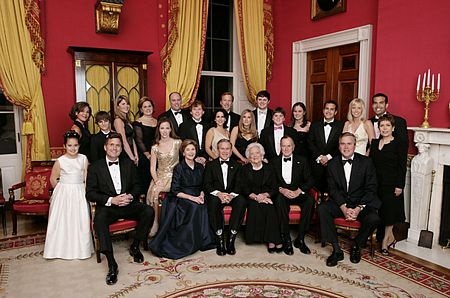 Lộ diện gương mặt sáng giá của gia tộc Bush  - 3