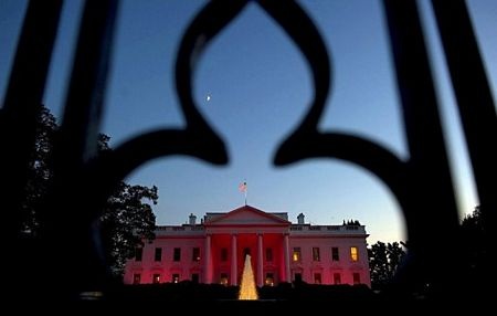 Nhà Trắng biến thành “Nhà Hồng” - 3