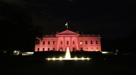 Nhà Trắng biến thành “Nhà Hồng” - 1