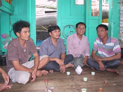 Thủy táng cá voi 7 tấn ngoài biển khơi - 1 Thủy táng cá voi 7 tấn ngoài biển khơi - 1