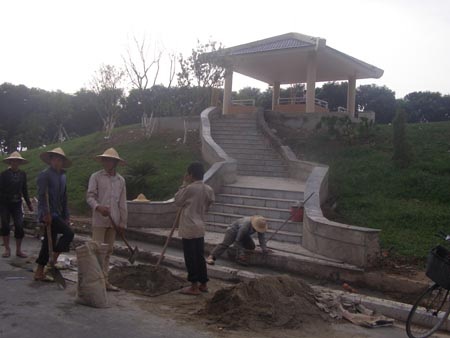 Hà Nội: Công viên Hòa Bình mới khánh thành đã xuống cấp - 4