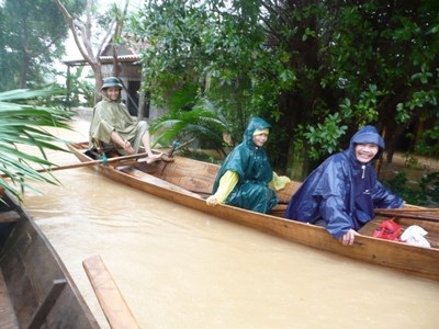 Hương Khê lại gồng mình trong cơn lũ mới - 4