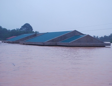 Cận cảnh khó khăn chồng chất, lũ nối lũ ở Hương Khê (kèm video) - 9