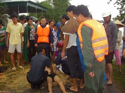 Thả lưới bắt cá băng lũ, một người dân chết đuối - 1