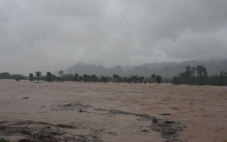 Hàng vạn dân chạy lũ trong đêm - 4