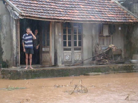 Hàng vạn dân chạy lũ trong đêm - 6